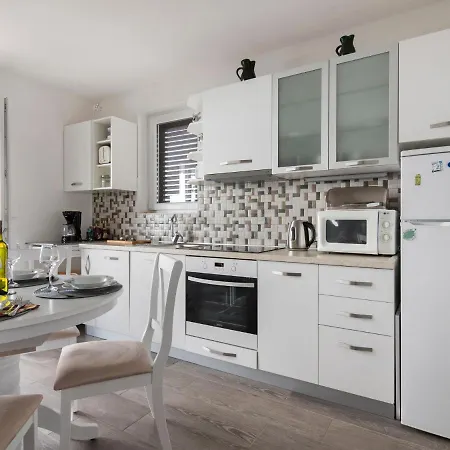 Lovely In Veprinac With Private Terrace *